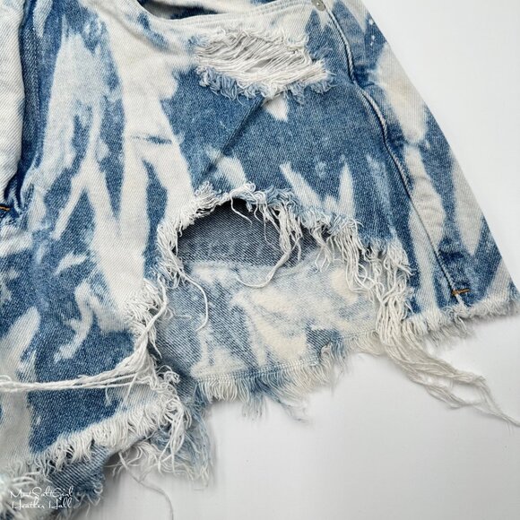 Blank NYC The Barrow Tie-Dye Ripped Distressed Denim Shorts Size 31 - Picture 2 of 8
